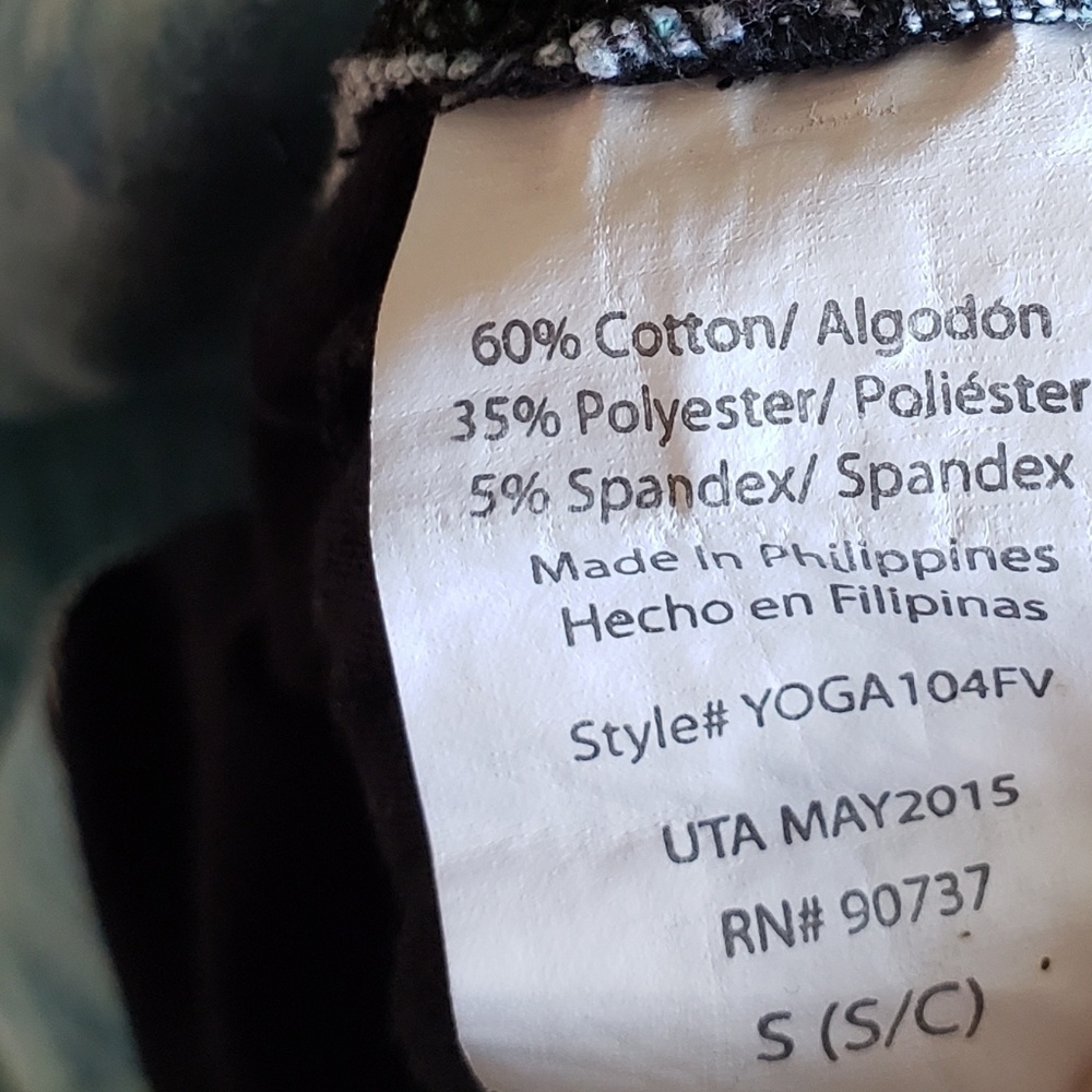 Small yoga legging capris, black w/ light blue - Picture 5 of 5